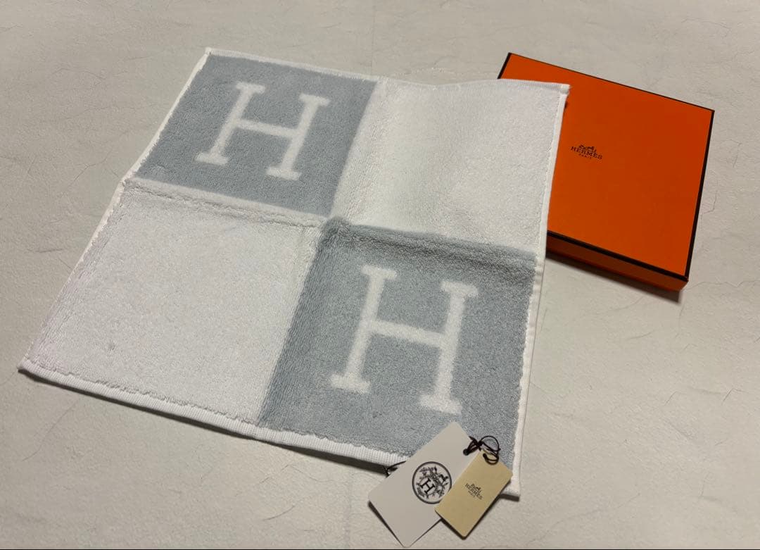 【未使用】エルメスHERMÈS アヴァロンカレ タオル　ライトブルー 綿100%