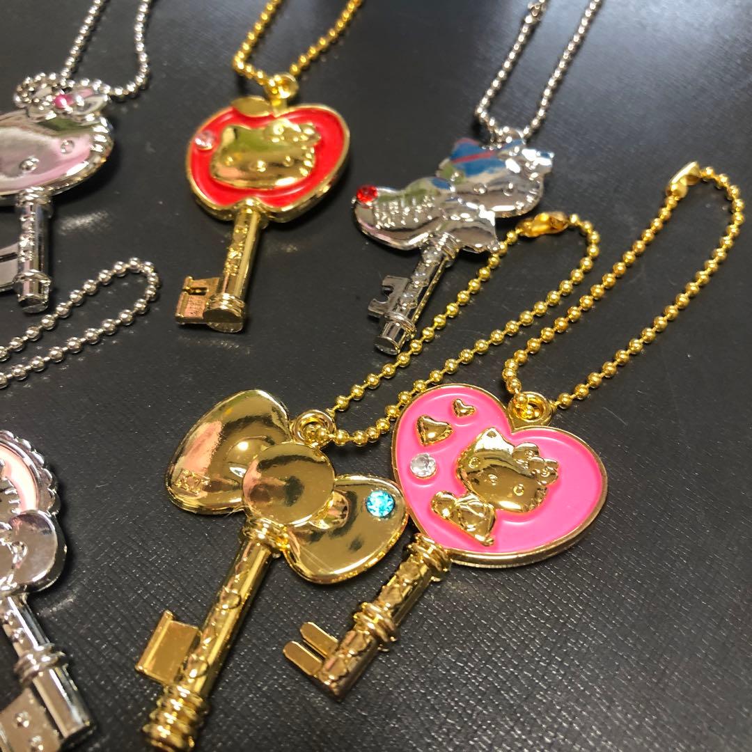 2012年　ハローキティちゃん　鍵型　キーマスコット　チャーム　キーホルダー