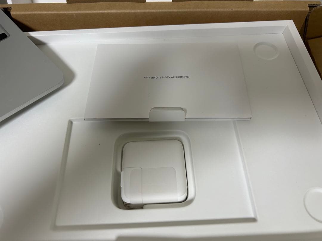 Apple MacBook Air (M2, 2022) シルバー