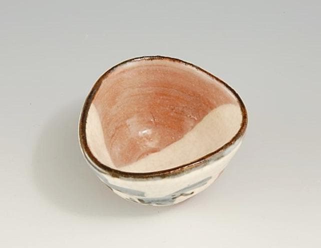 芸術院会員　六代清水六兵衛　松文三角ぐい吞　　M33