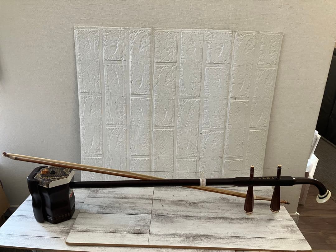 中国の伝統的な擦弦楽器、二胡（にこ）