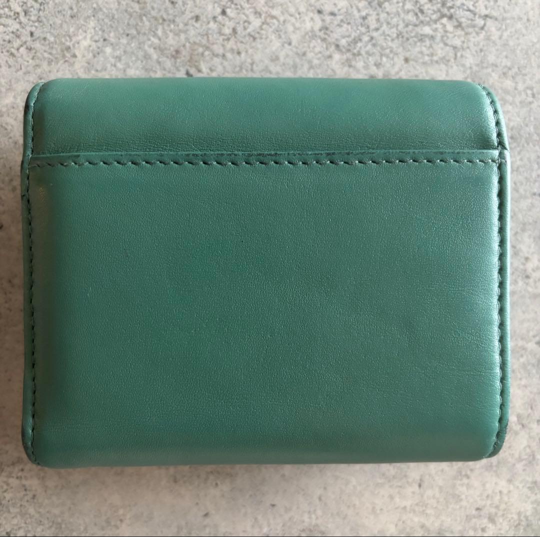 miu miu グリーン三つ折り財布