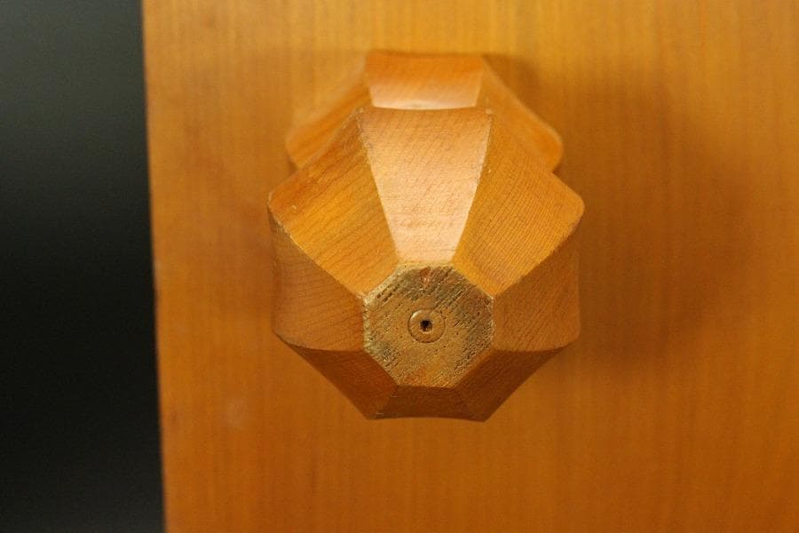 囲碁 碁盤 本榧 良木目 足付 総高26.7cm 厚み15cm 良品(A266)