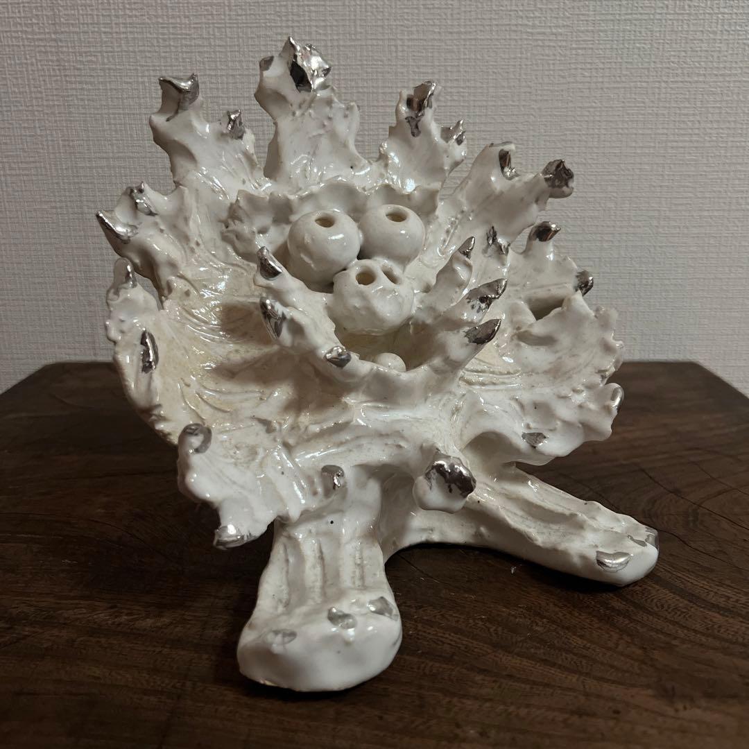 香港現代アートギャラリー 購入 珍しい白い銀彩のシーサー 大嶺工房