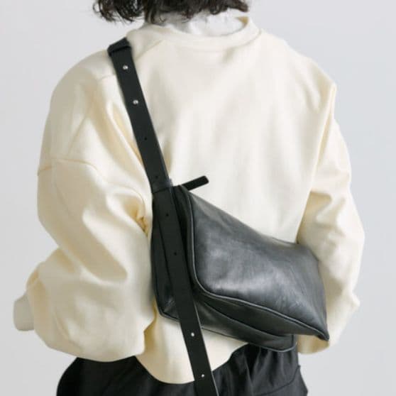 新品タグ付き　イアパピヨネ　《本革/280g》ミニスワローマチショルダーバッグ