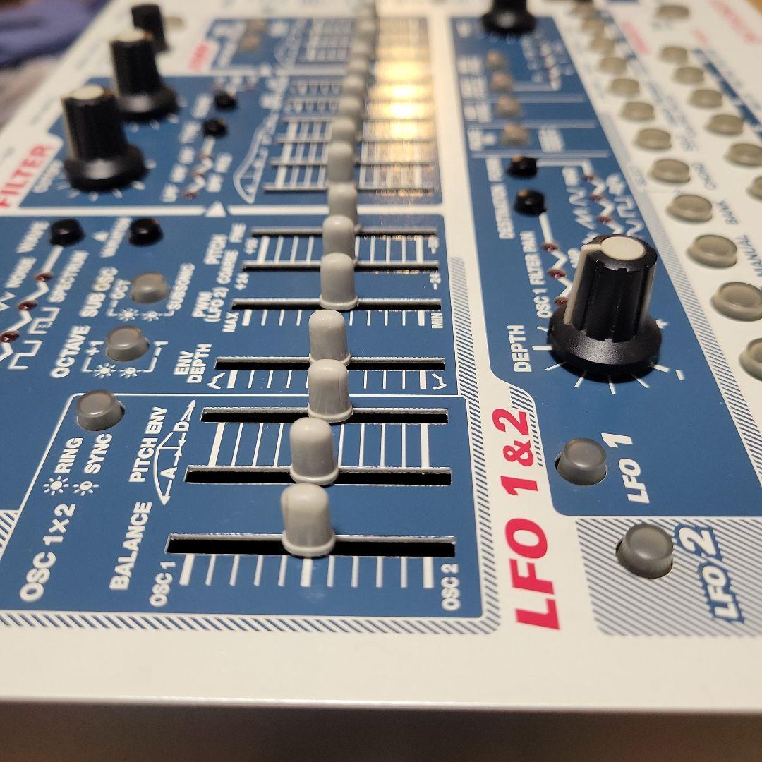 Roland SH-32 シンセサイザー