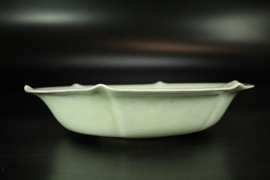 中国美術 白磁 刻草花紋 盤 φ16cm 影青(K-XA682)