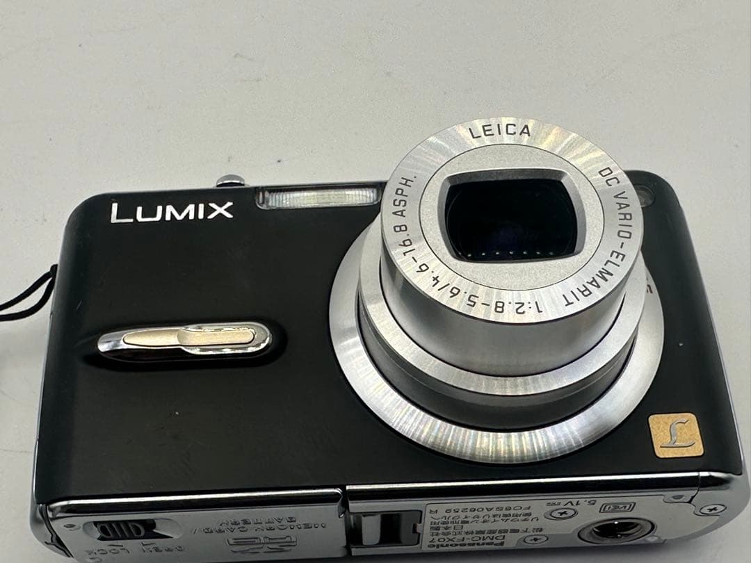 Panasonic LUMIX DMC-FX07 コンパクトデジタルカメラ