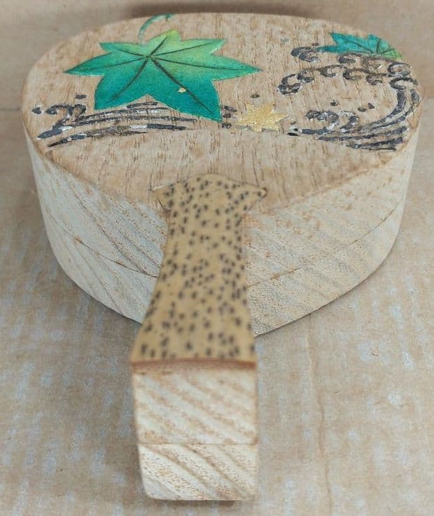 祥桒軒 川本光春 団扇香合(桐木地）裏千家十五代鵬雲斎 書付花押在判共箱 外紙箱