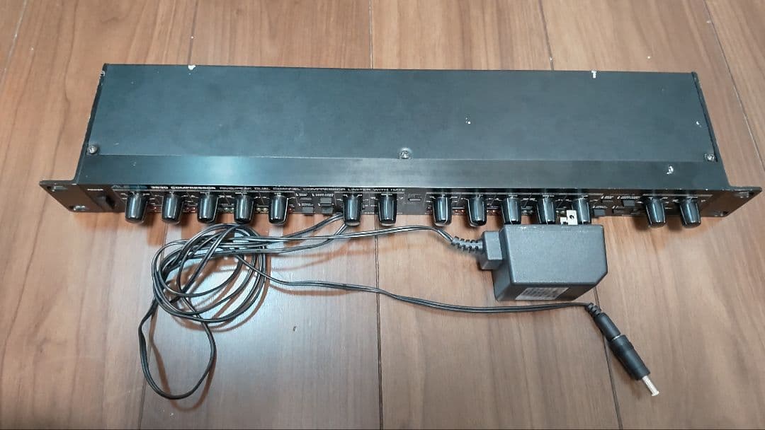 配信機器・PA機器・レコーディング機器 Alesis 3630 Compressor