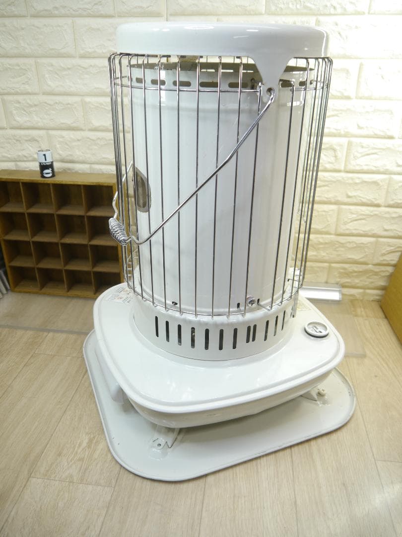 ◆送料無料◆2012年③◆コロナ　ホワイト 　石油ストーブ 　手動ダイヤル式