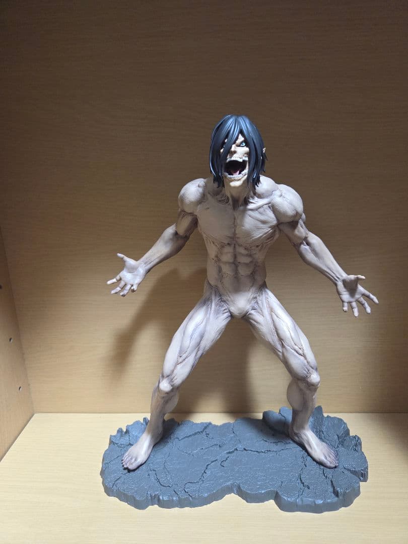 進撃の巨人　一番くじ　エレン(巨人)&女型の巨人フィギュア