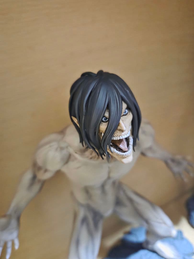 進撃の巨人　一番くじ　エレン(巨人)&女型の巨人フィギュア