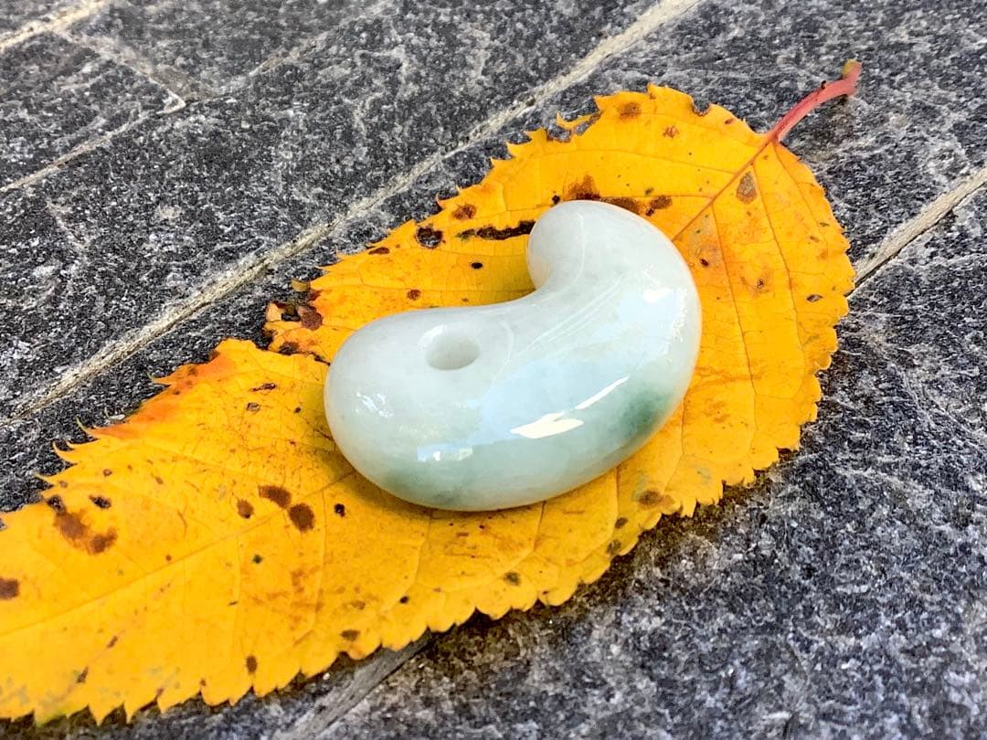 ⭕️最低12万円します糸魚川翡翠勾玉　お身近に天然石パワーを感じてください　鑑別付