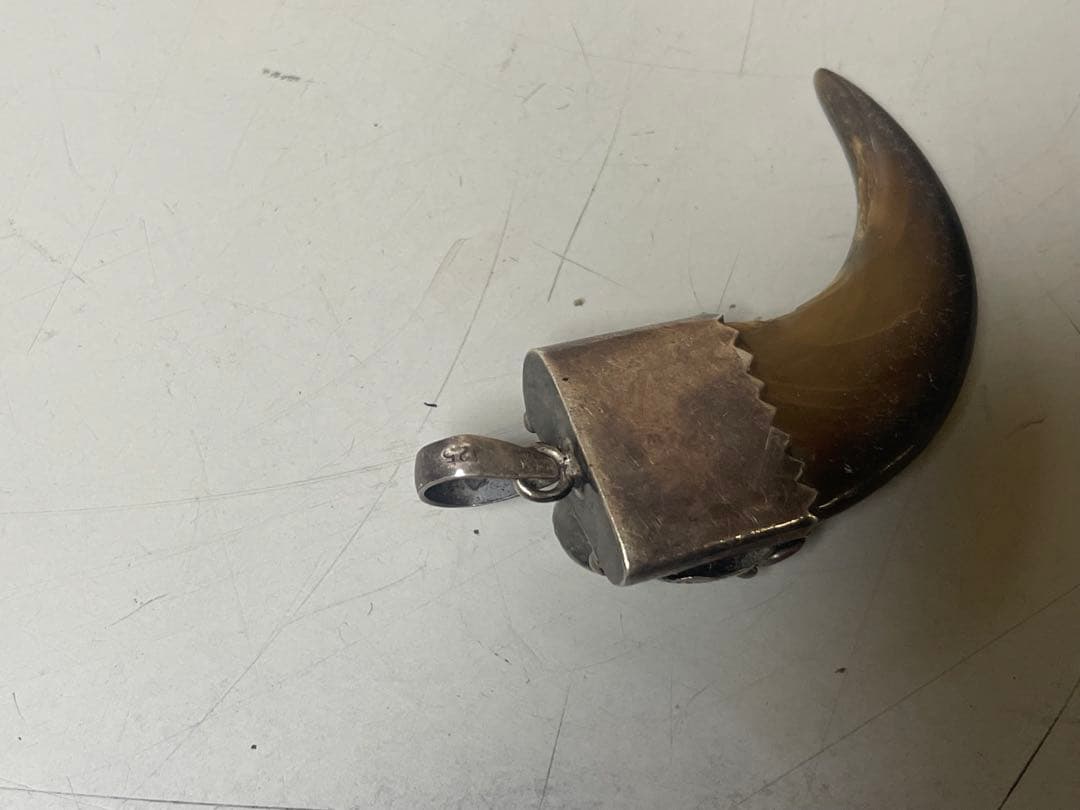 熊の爪ペンダントトップ　925刻印あり①