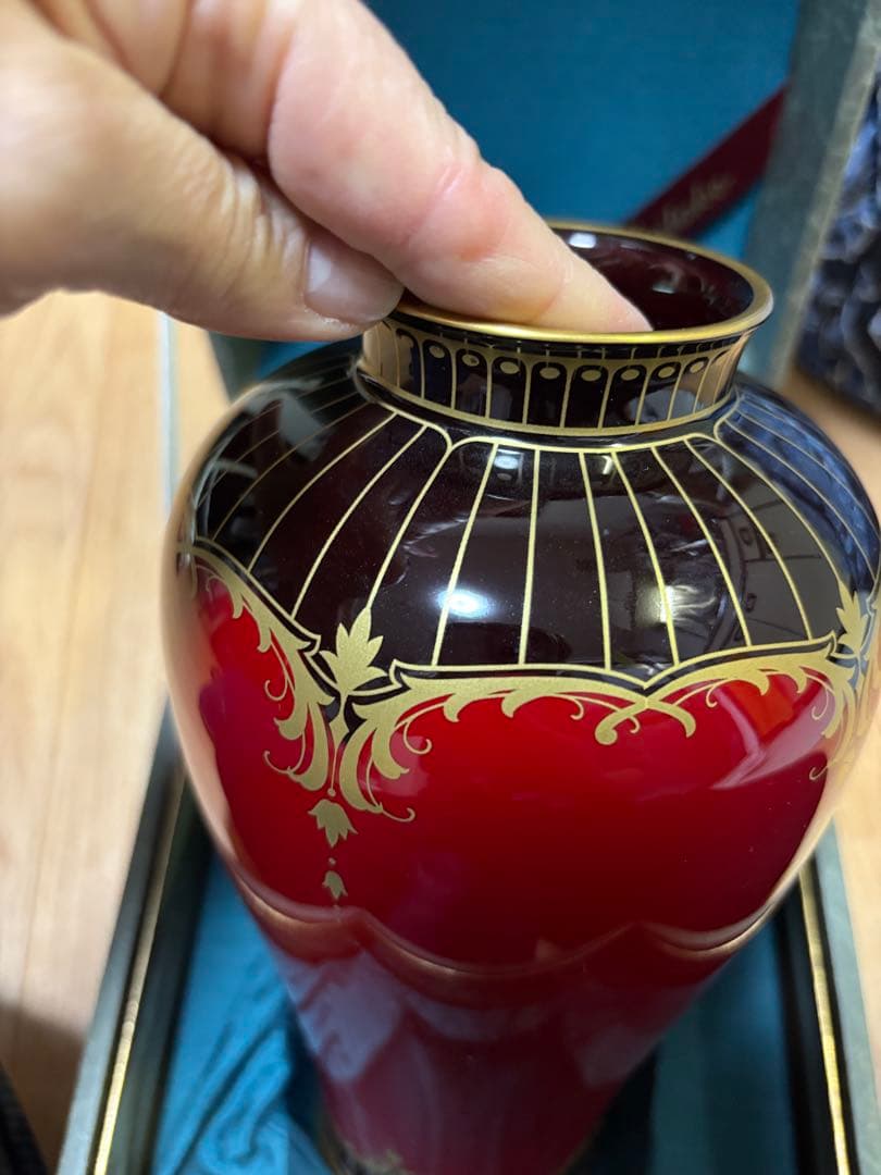 伊*宇様 Noritake 赤い花瓶　陶器　辰砂