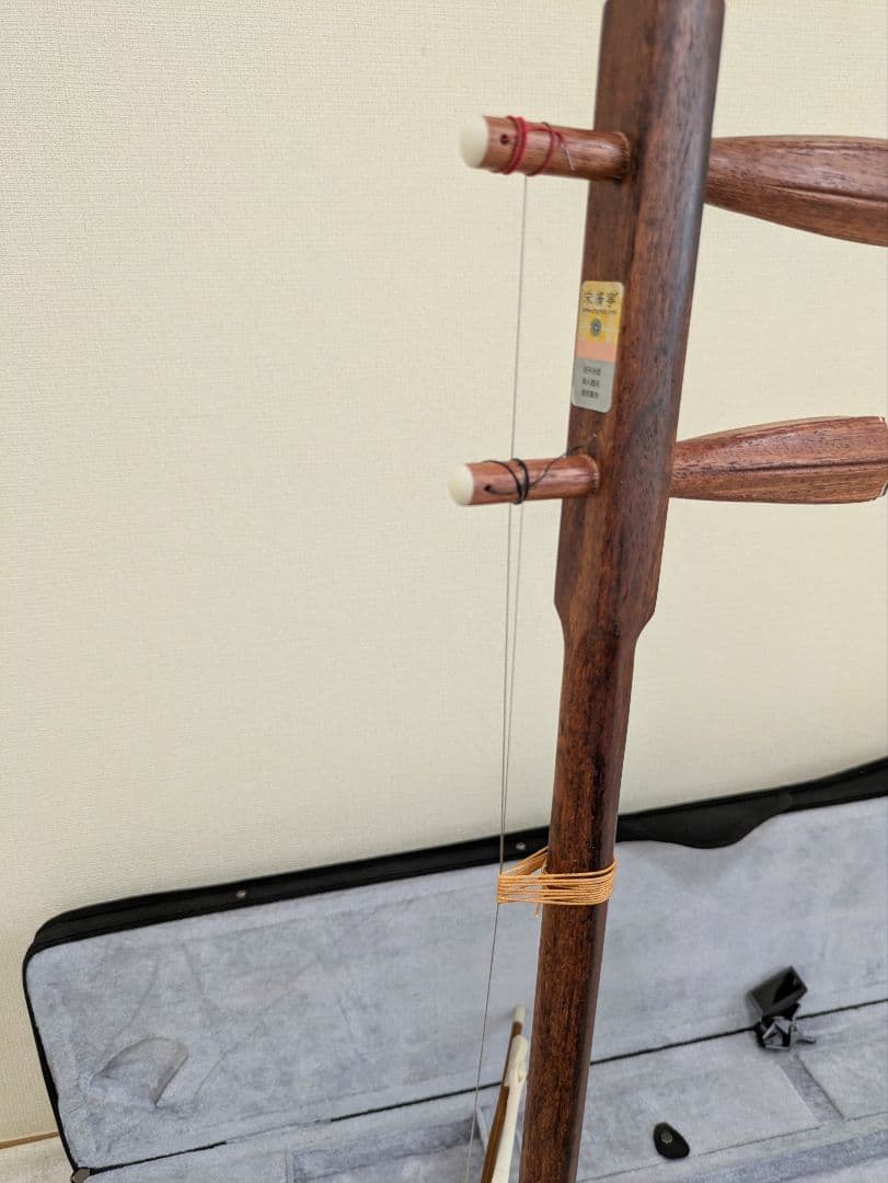 宋廣寧製二胡 　紅木　蛇皮 　2弦付き 弓あり ソフトケース付き