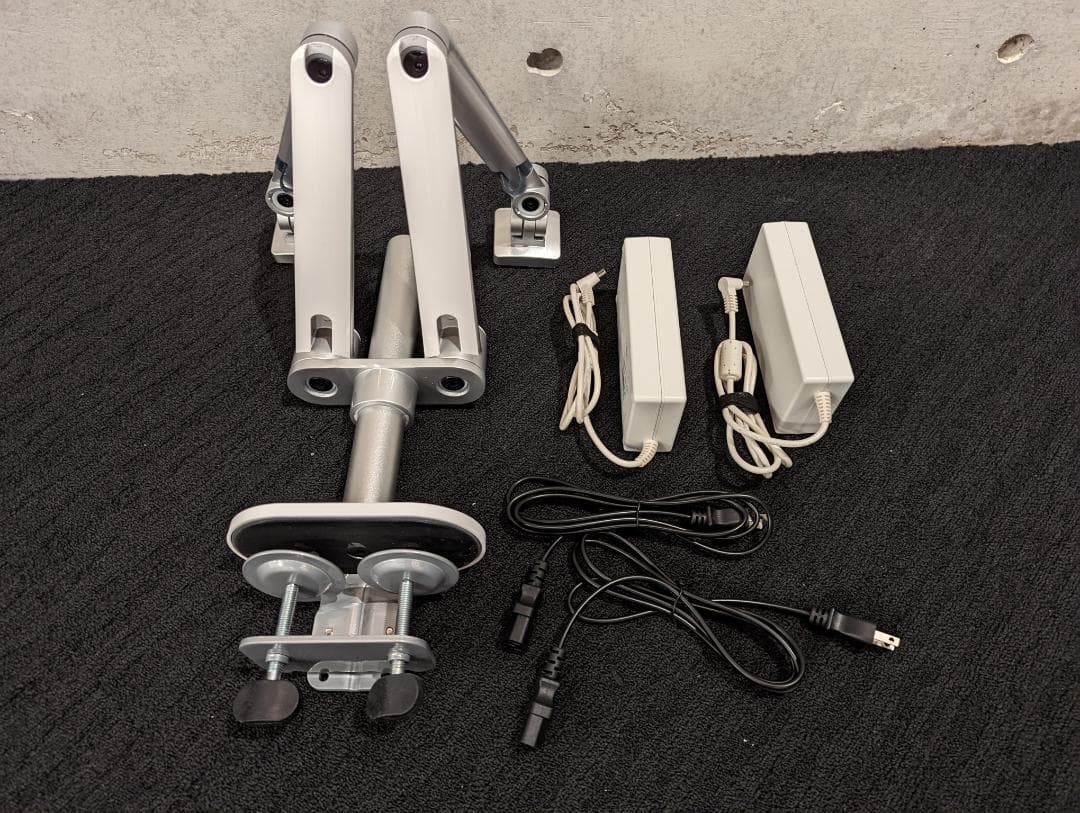 LG 31.5インチ 4K モニター x2 & モニターアーム