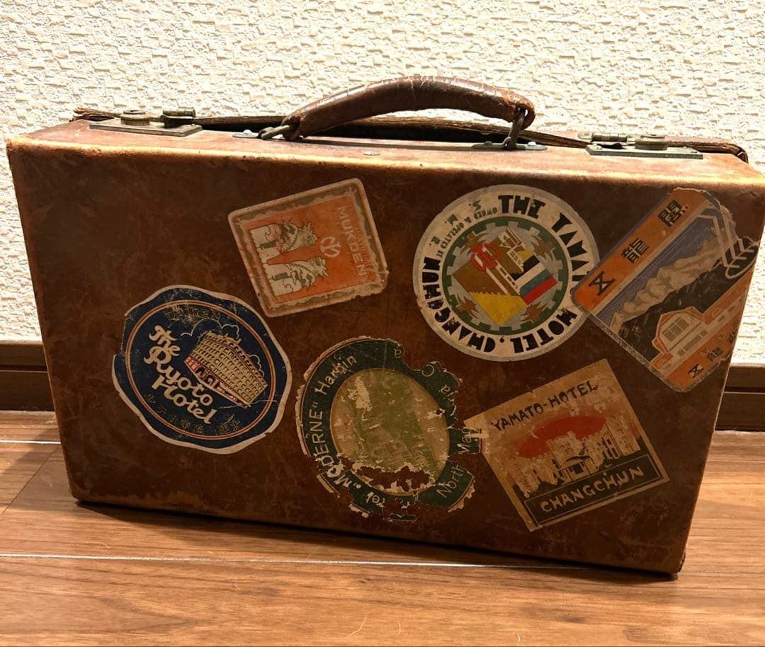 【ヴィンテージ】　レザー　トランク　ステッカー付き