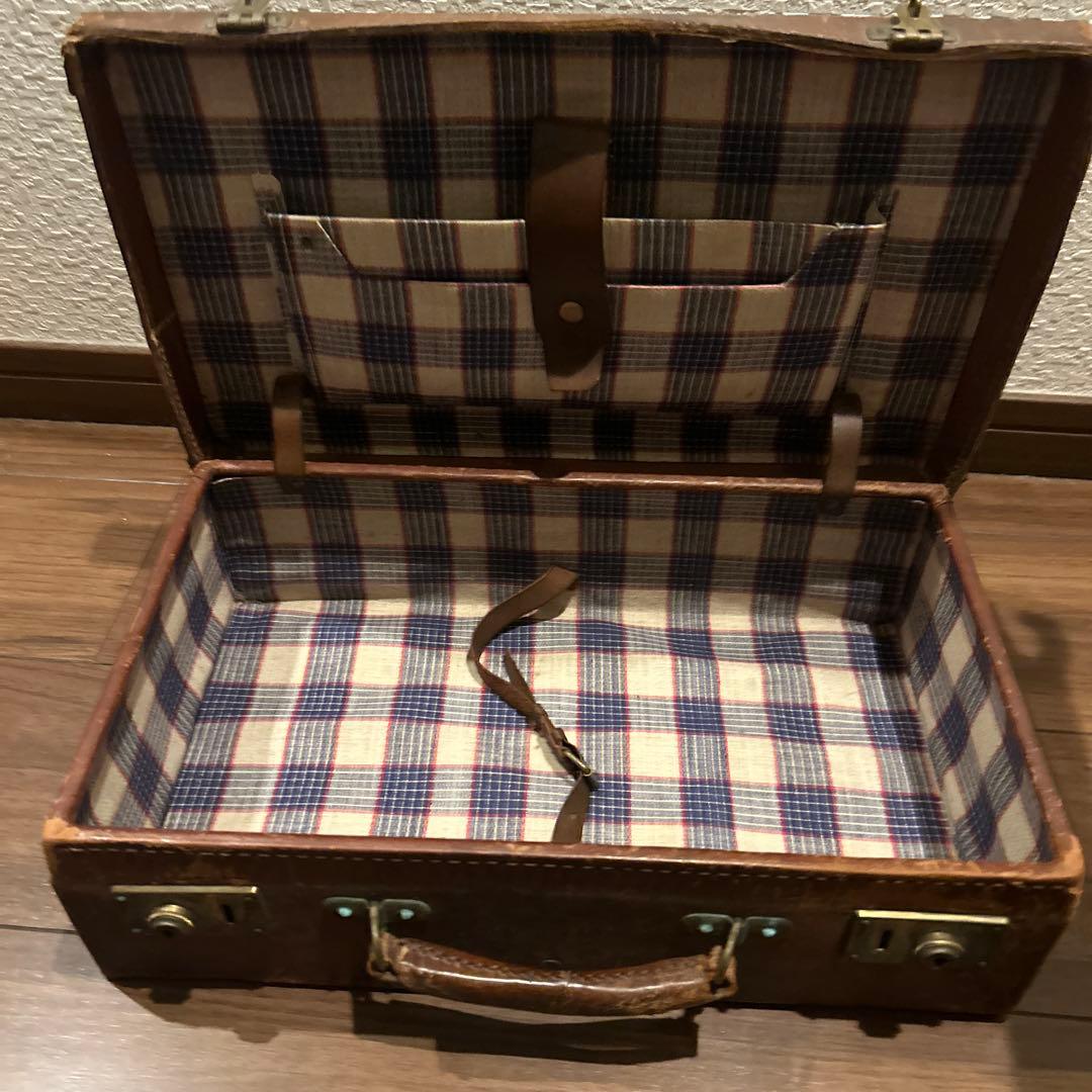 【ヴィンテージ】　レザー　トランク　ステッカー付き