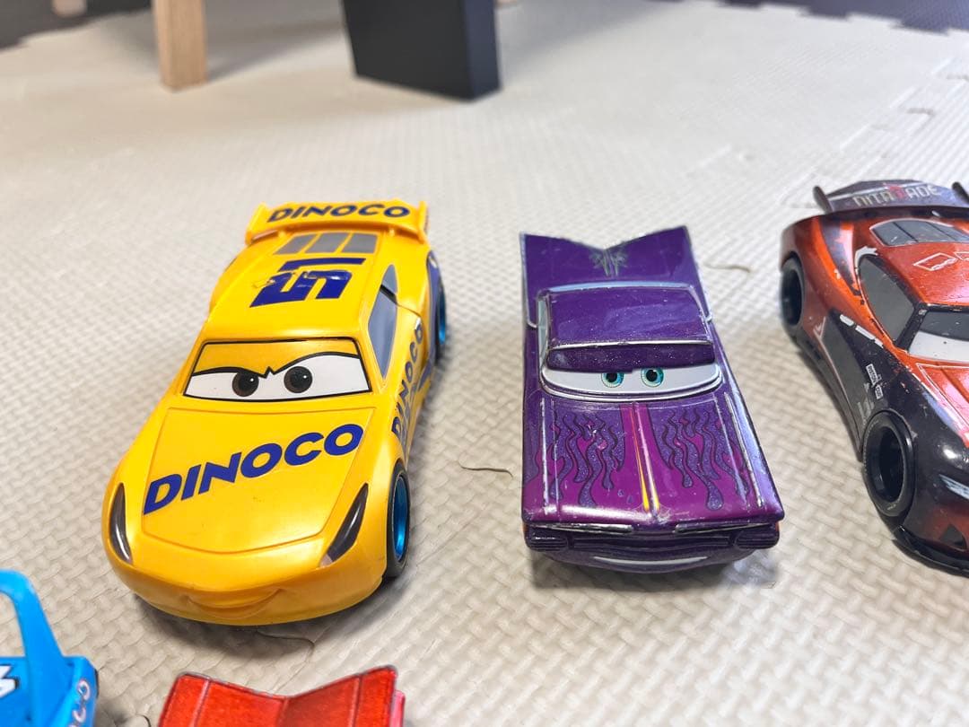 カーズ ミニカーまとめ売り48台＋ピストンカップ付き