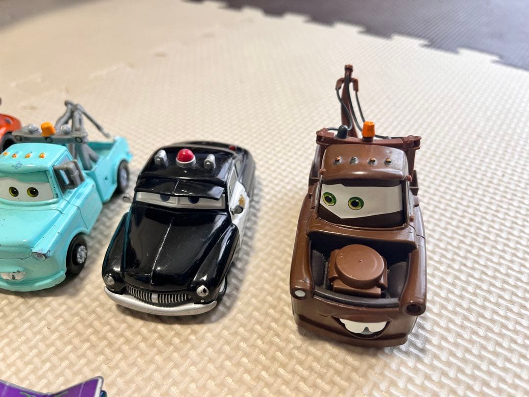 カーズ ミニカーまとめ売り48台＋ピストンカップ付き