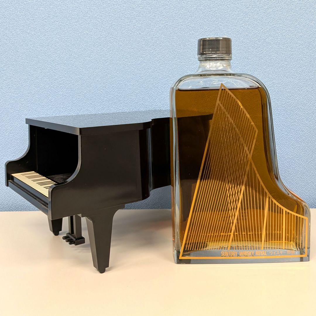 サントリーローヤル　ピアノ型ボトル　特級　従価税率適用　600ml 43％　箱無