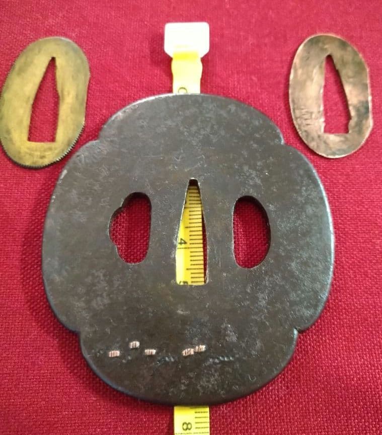 刀鍔　金花装飾　切羽