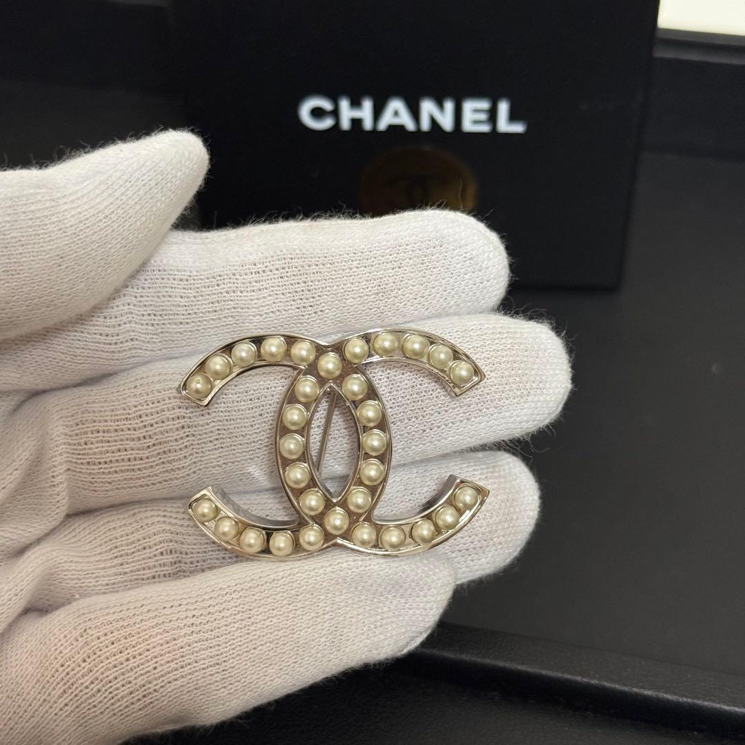 美品 シャネルブローチ CHANEL ピンブローチパールモチーフ ココマーク