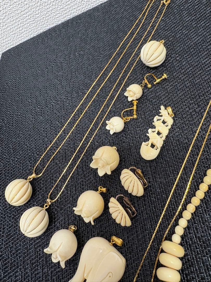 象牙調のハンドメイドアクセサリーセット