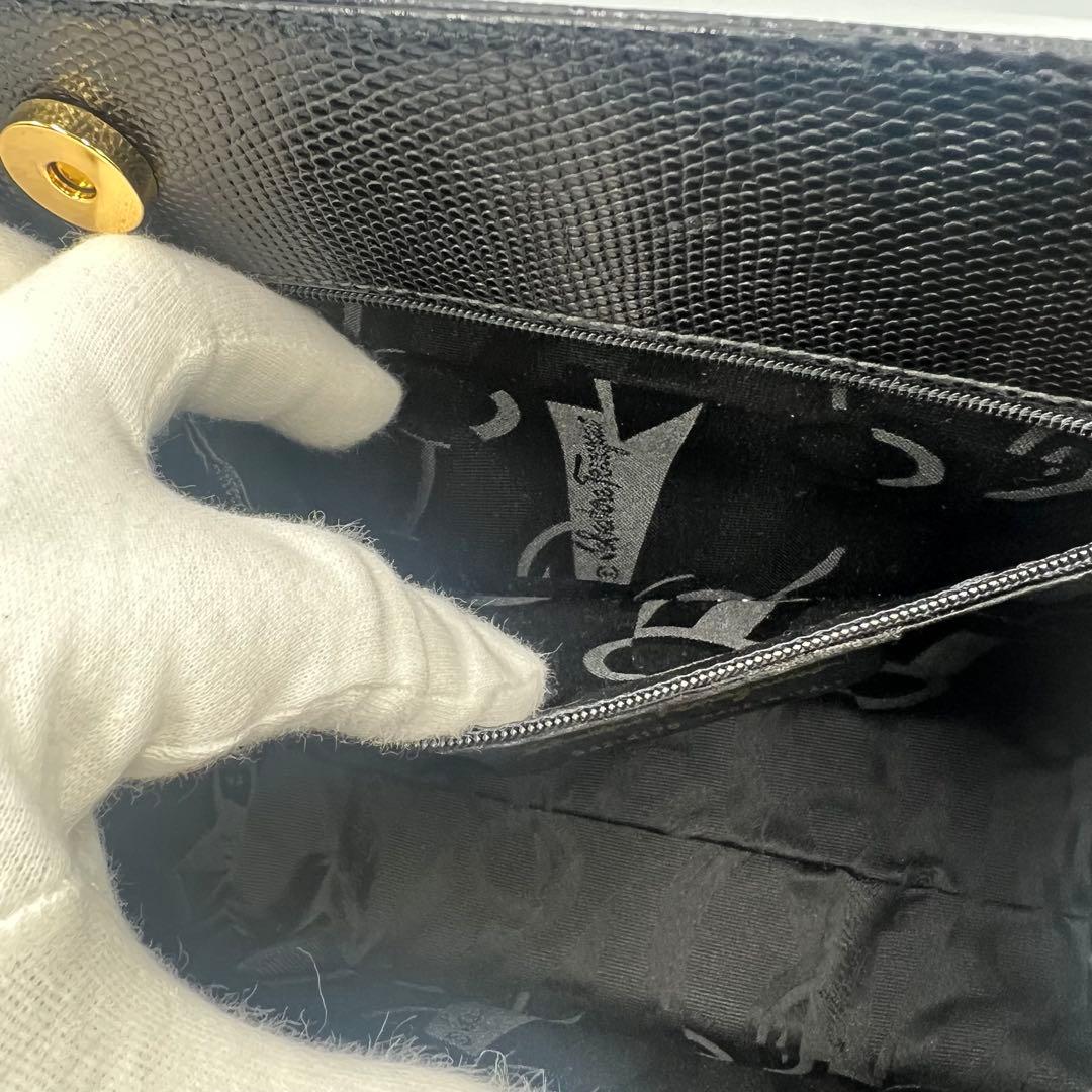 フェラガモ ヴァラ金具 型押し ハンドバッグ 黒 レザー ゴールド