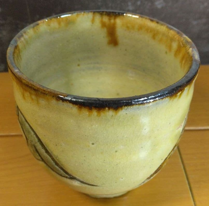 人間国宝 金城次郎 湯呑(魚2匹）栞 共箱(本人書付）壺屋焼 壷屋焼 やちむん