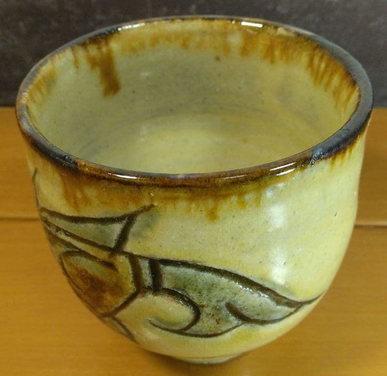 人間国宝 金城次郎 湯呑(魚2匹）栞 共箱(本人書付）壺屋焼 壷屋焼 やちむん