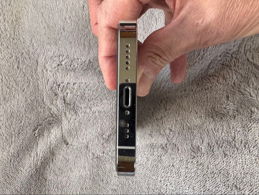 【美品】Apple iPhone 14 Pro 256GBシルバー