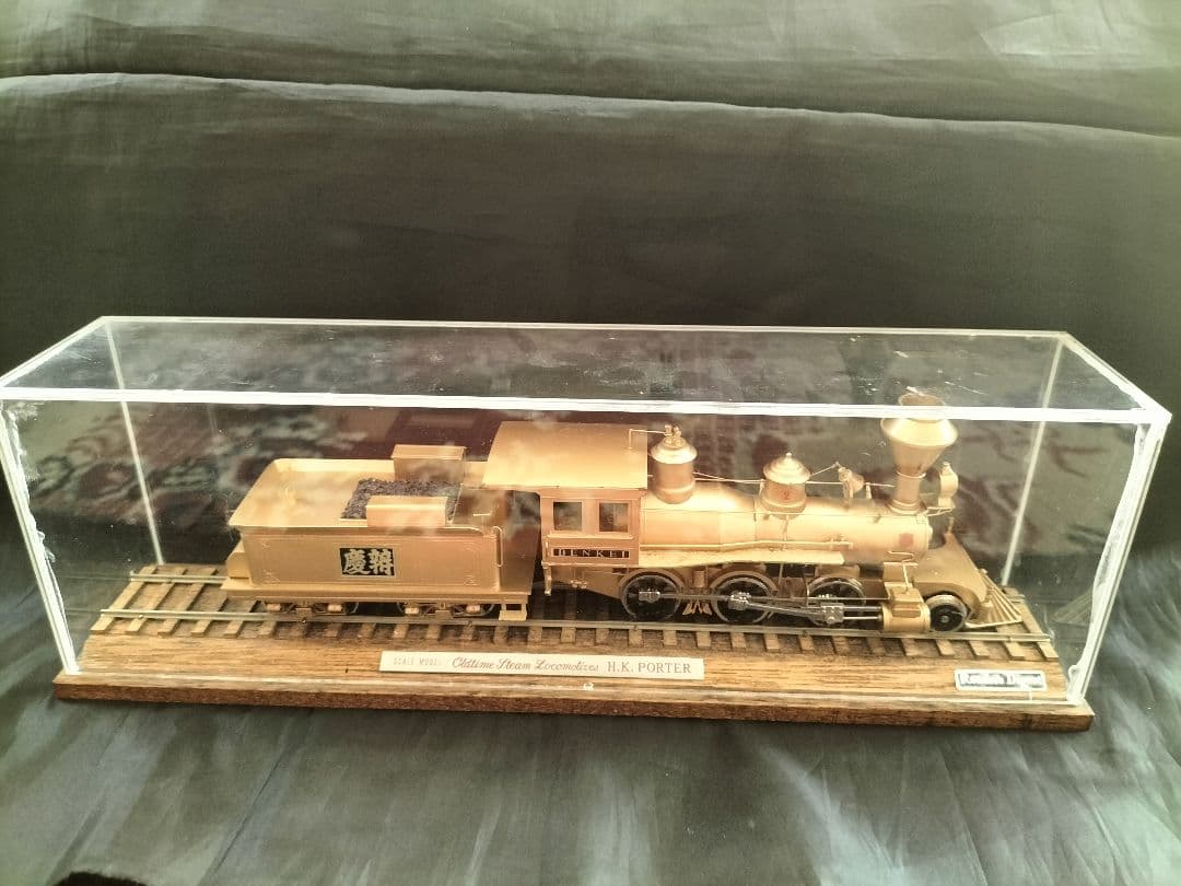 蒸気機関車 弁慶号 H.K PORTER【レール基台・ケース付】