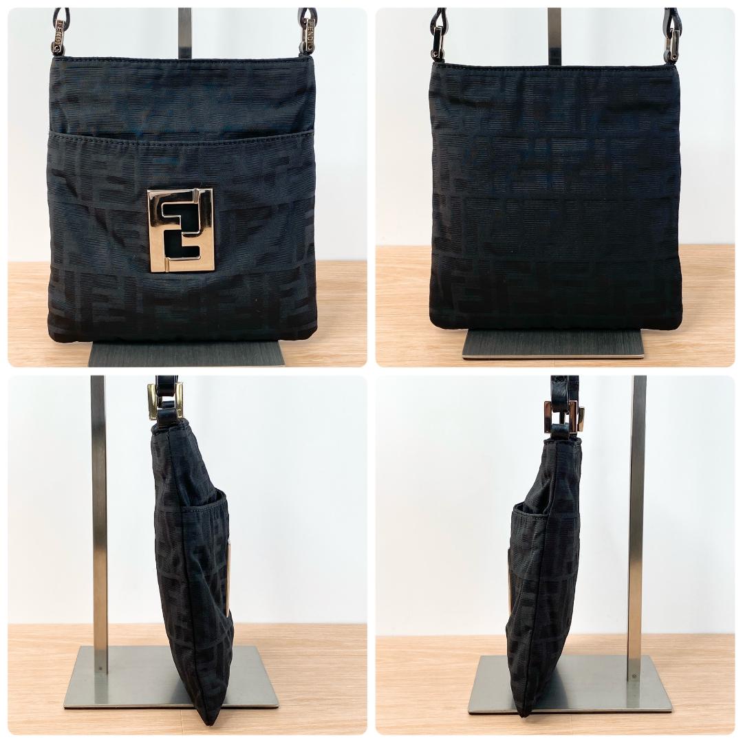 フェンディ ショルダーバッグ サコッシュ ロゴプレート ズッカ柄 ブラック 黒