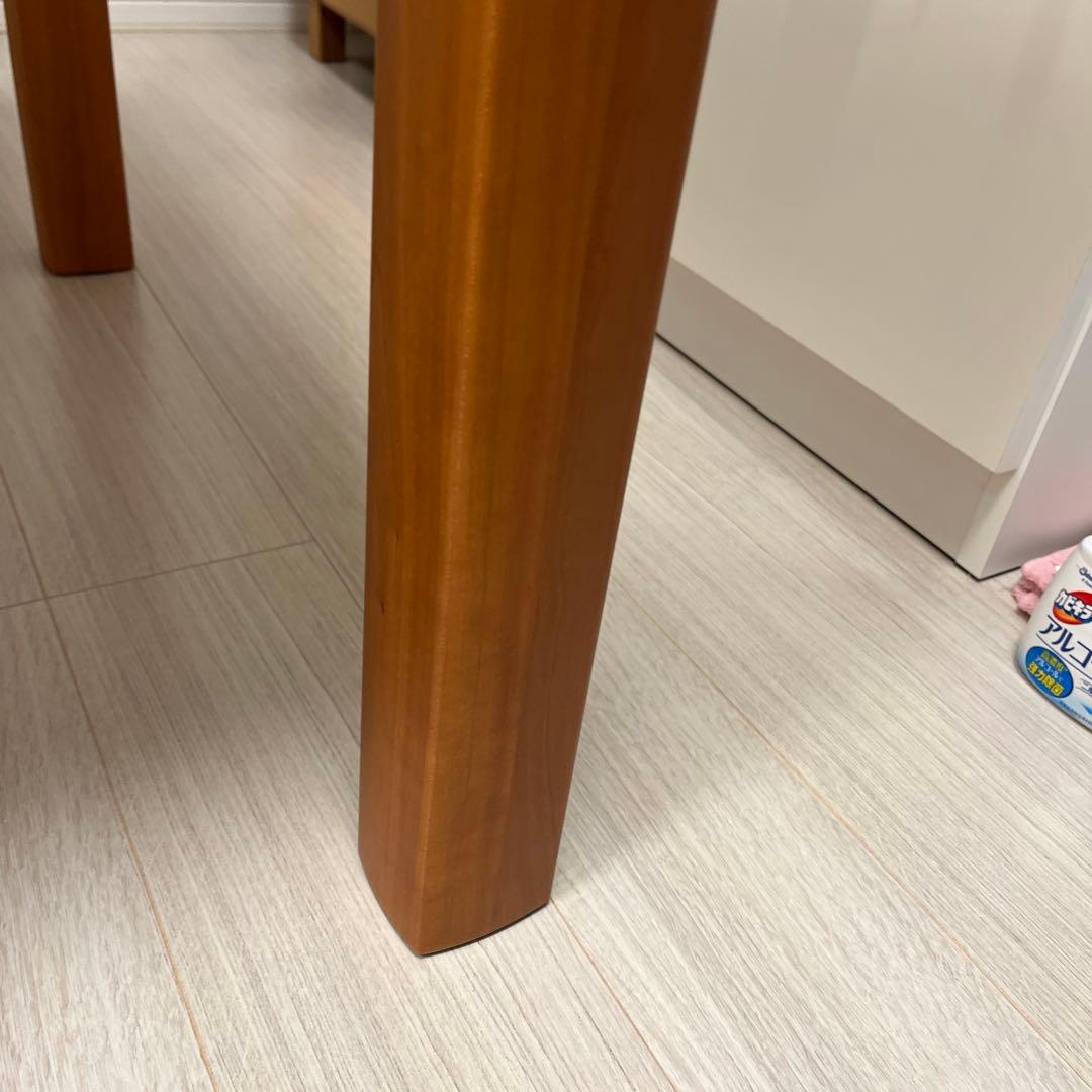 おきまりです。カグラ、ダイニングテーブル、とても綺麗、チェリー、