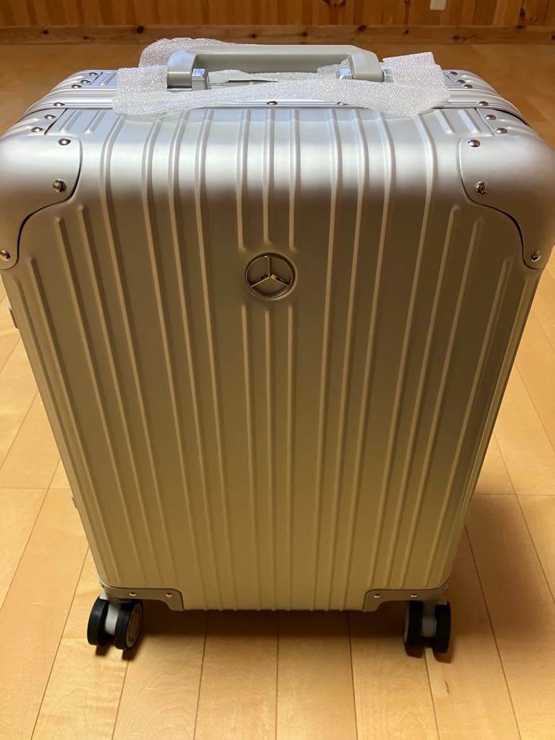 新品未使用　Mercedes-Benz シルバーキャリーケース