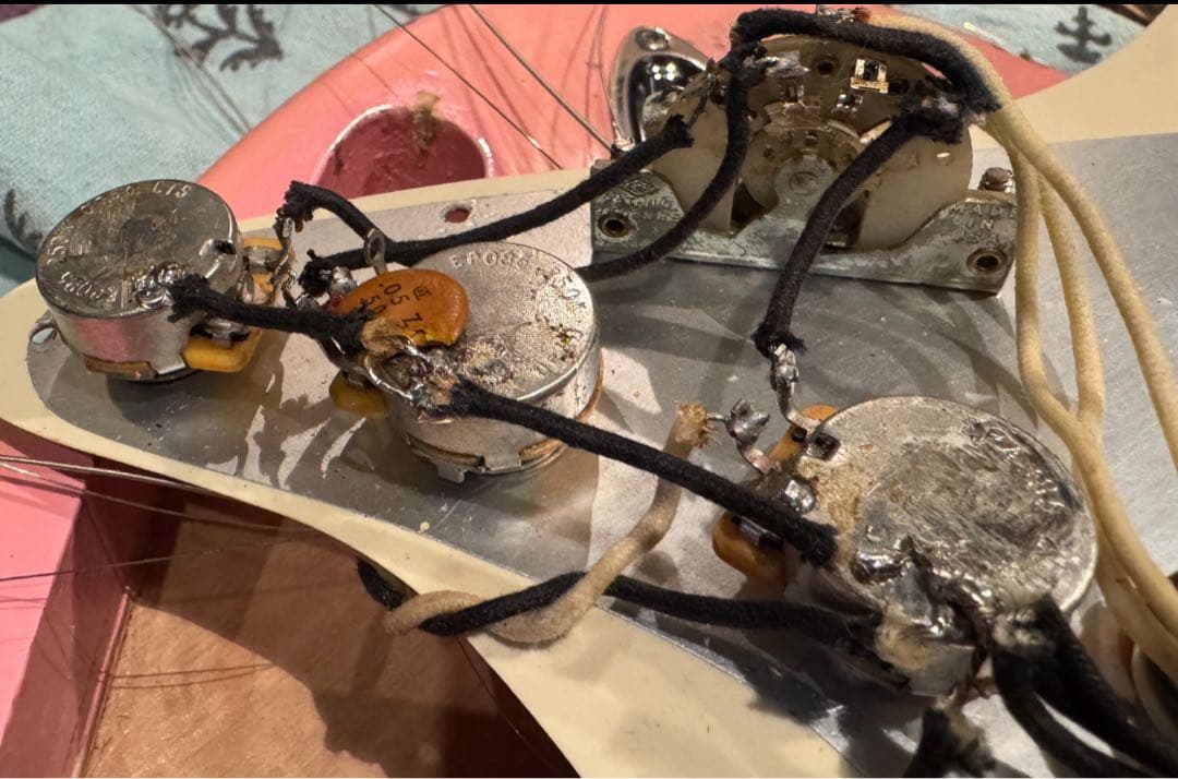 ピンク ストラトキャスター char仕様レリック