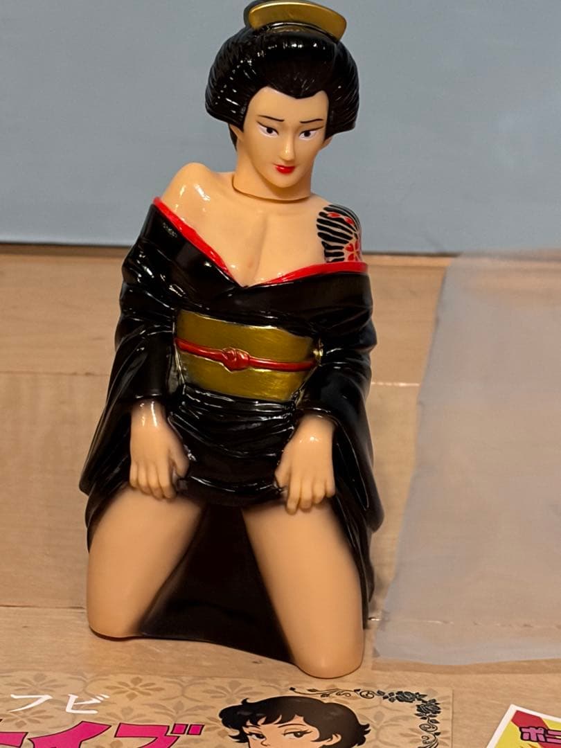 ピンクトイズ　ろくろ首　入れ墨バージョン　官能ソフビフィギュア