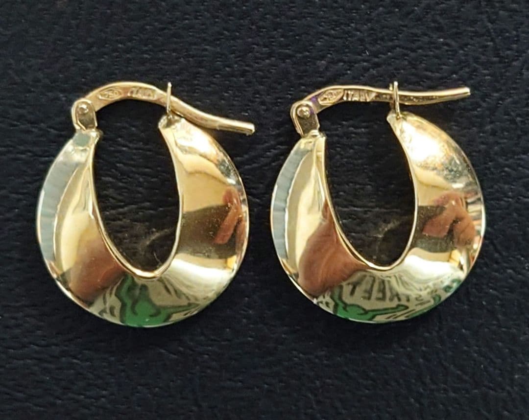 ウノアエレ　ゴールド フープピアス