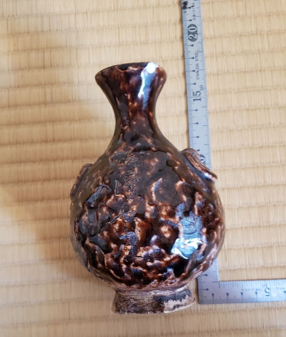 no199　厳島神社 宮島焼の 山居囲碁超細密彫刻 徳利