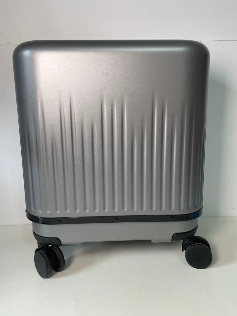 スーツケースVELO 可変式 TSAロック搭載 シルバー