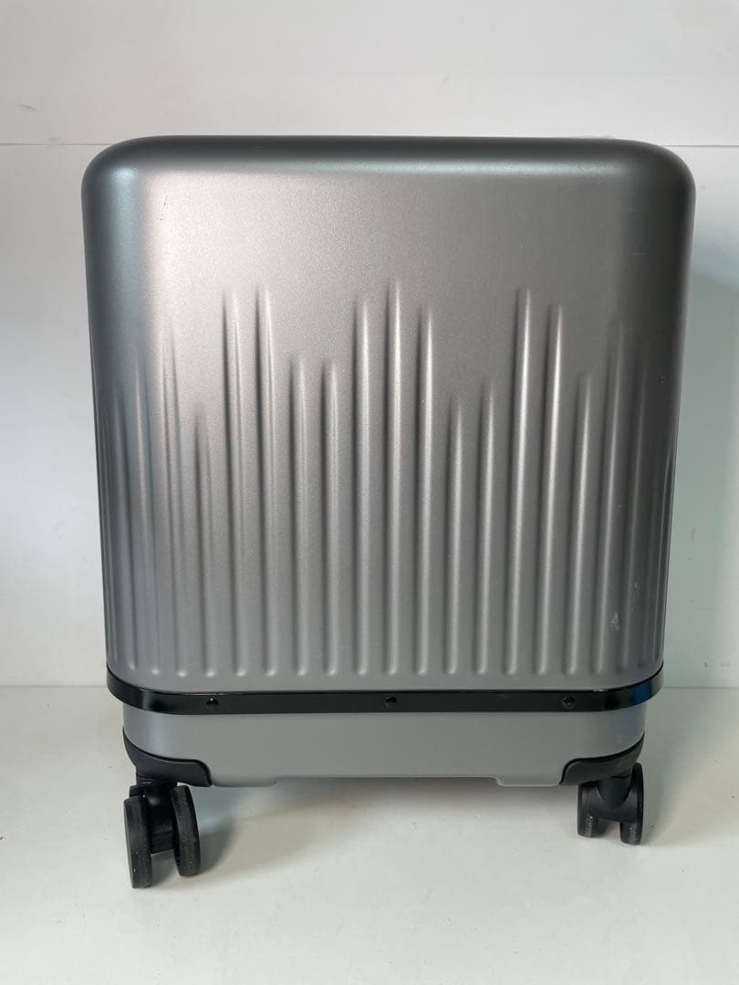 スーツケースVELO 可変式 TSAロック搭載 シルバー