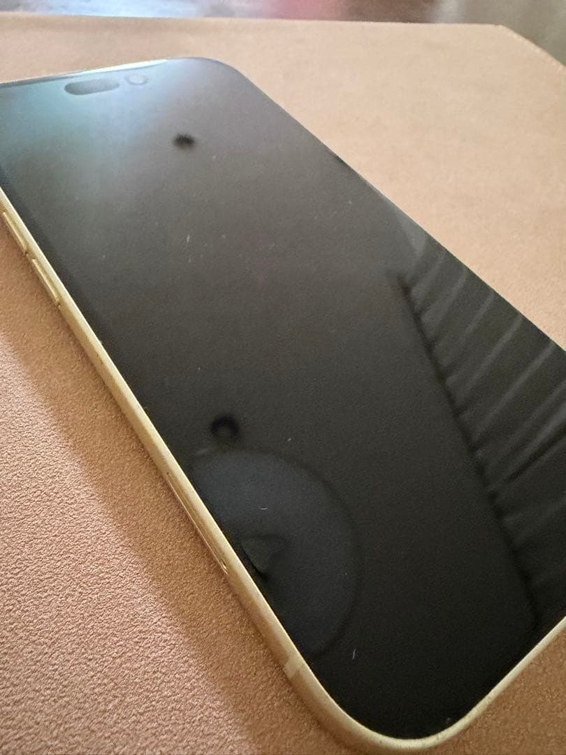 iPhone15本体　イエロー