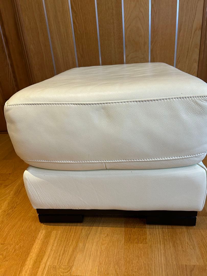 Beniko　IDC大塚家具 オットマン　総本革張り