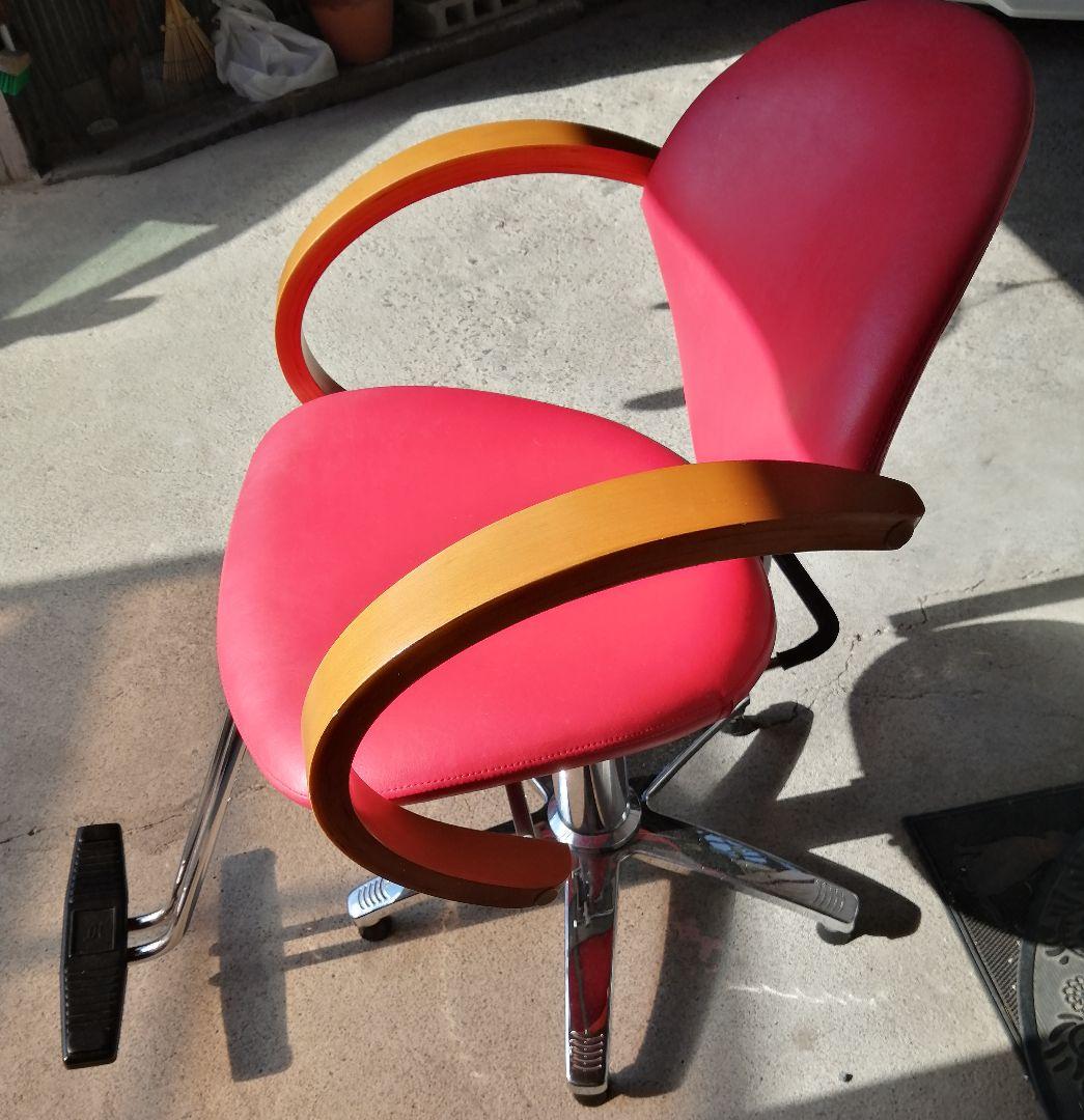 美容室　サロン　スタイリングチェア　椅子　赤