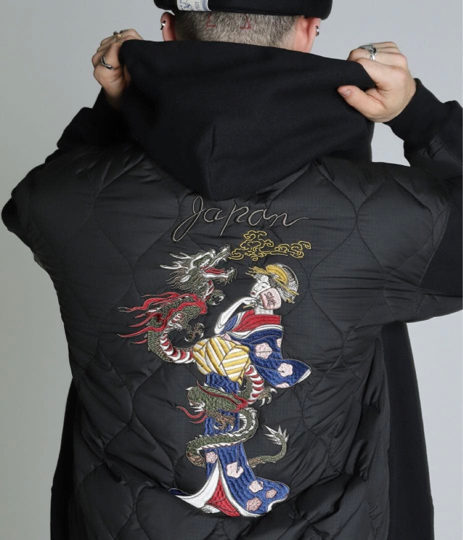 Schott（ショット）レディ ウィズ ドラゴン キルティング コンビ パーカー