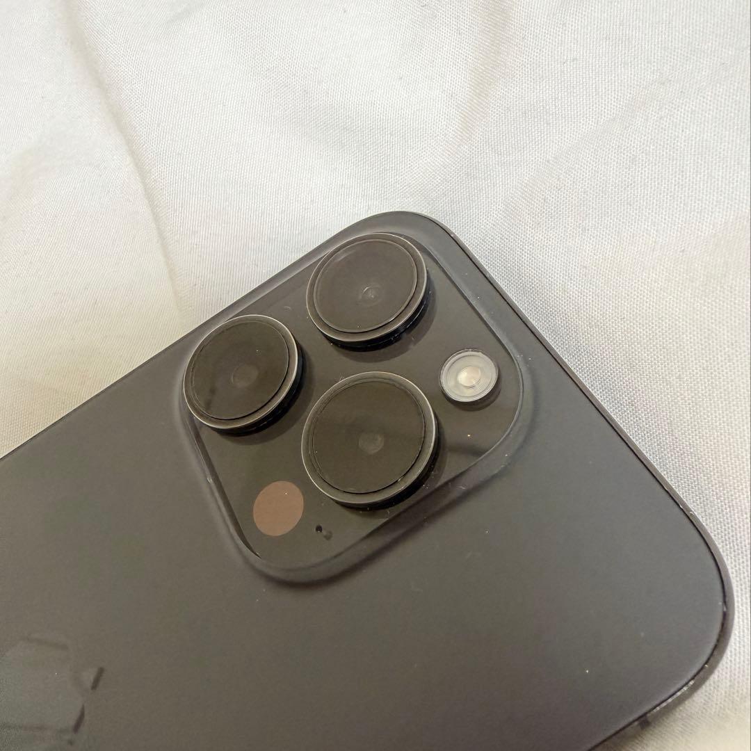 iPhone 15 Pro 本体