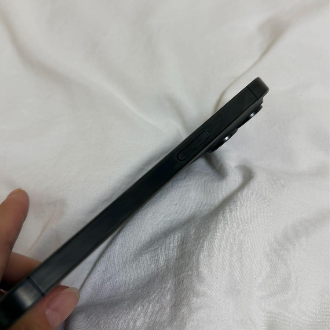 iPhone 15 Pro 本体